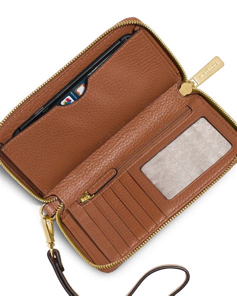 Michael kors phone wallets + FREE SHIPPING 